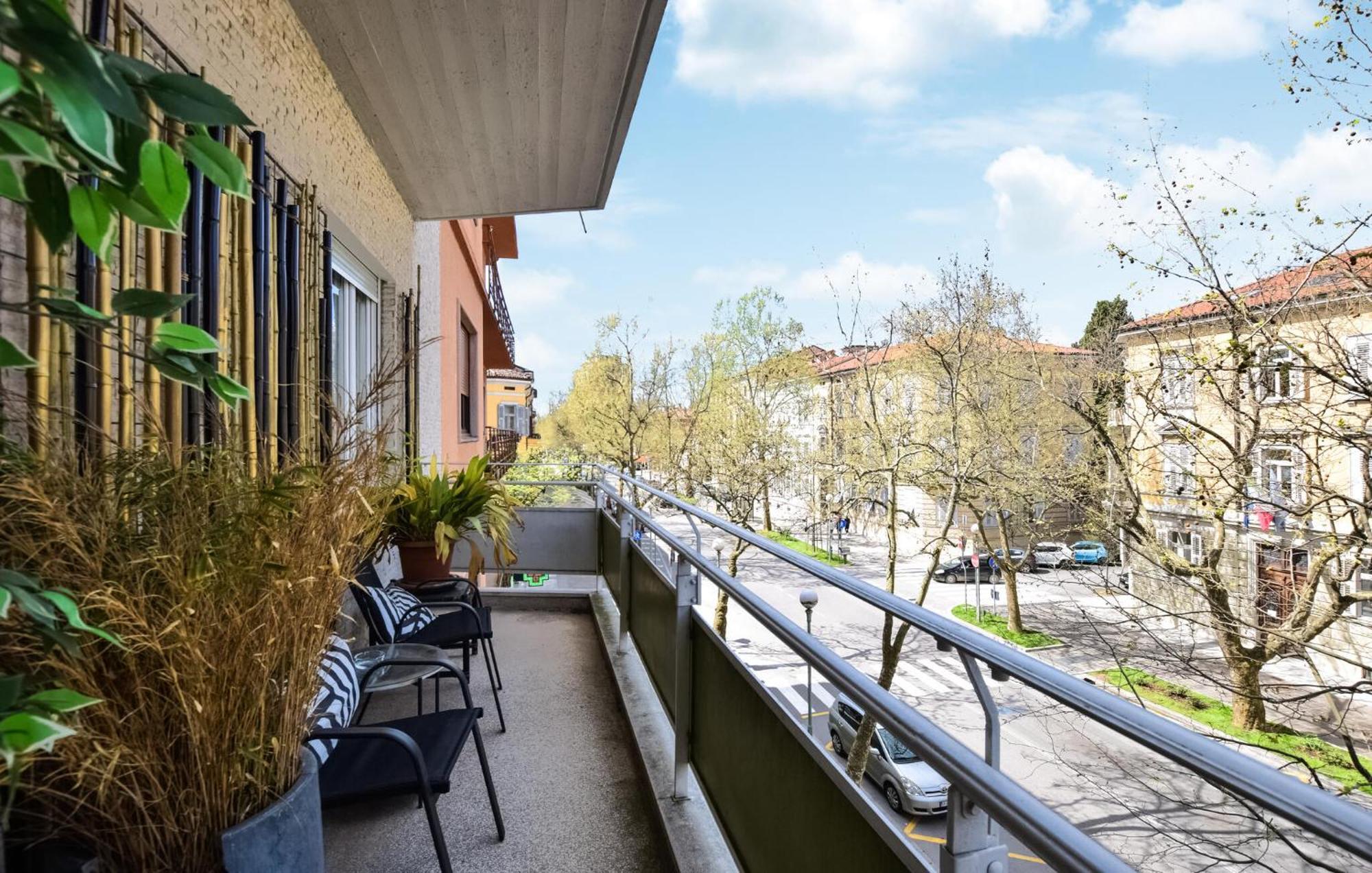 2 Bedroom Cozy Apartment In Gorizia Luaran gambar